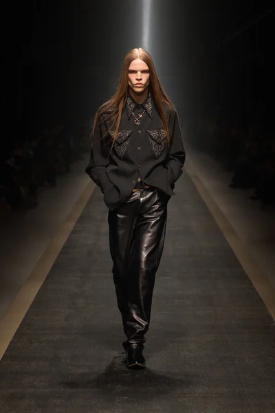 Look 23